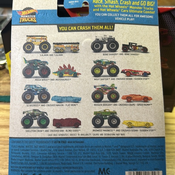 HOT WHEELS SKELETON CREW WITH CRUSHED DIE CAST CAR scale 1/64. - Picture 7 of 7